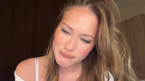 Snapshot of ami_amora chatting on 11/08/25, 07:01 ami_amora online show from 11/08/25, 07:01