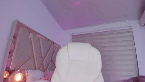 Snapshot of ami_sweet_19 chatting on 02/23/25, 02:51 Ami online show from 02/23/25, 02:51