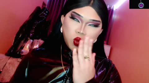 Snapshot of amiadoll chatting on 05/04/26, 04:25 Queen Mireska online show from 05/04/26, 04:25