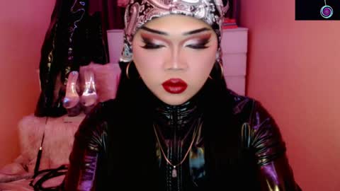 Snapshot of amiadoll chatting on 05/06/26, 06:02 Queen Mireska online show from 05/06/26, 06:02