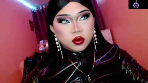 Snapshot of amiadoll chatting on 06/05/26, 03:40 Queen Mireska online show from 06/05/26, 03:40