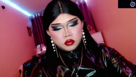Snapshot of amiadoll chatting on 06/08/26, 05:02 Queen Mireska online show from 06/08/26, 05:02