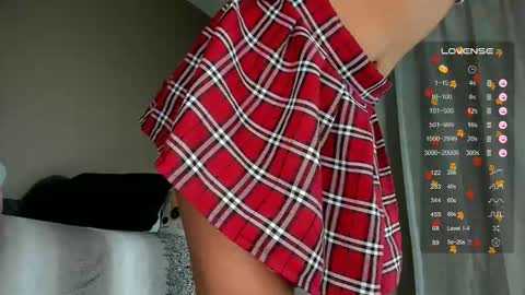 Snapshot of amialovesall19 chatting on 10/30/25, 01:51 Amia online show from 10/30/25, 01:51