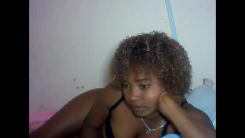 Snapshot of amielle_01 chatting on 04/15/26, 03:52 amielle_01 online show from 04/15/26, 03:52