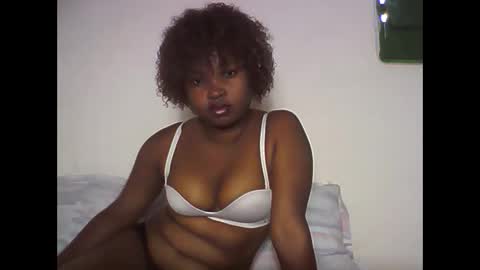 Snapshot of amielle_01 chatting on 04/22/26, 10:50 amielle_01 online show from 04/22/26, 10:50