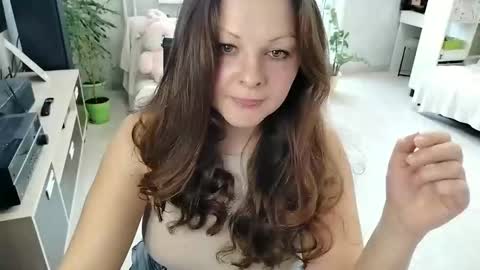 Mila online show from 10/28/25, 05:44