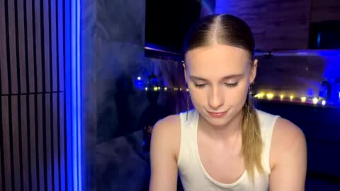 Snapshot of amily_sunray chatting on 05/12/26, 04:26 Amily online show from 05/12/26, 04:26