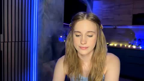 Snapshot of amily_sunray chatting on 05/13/26, 04:37 Amily online show from 05/13/26, 04:37