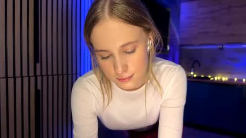 Snapshot of amily_sunray chatting on 05/15/26, 04:14 Amily online show from 05/15/26, 04:14