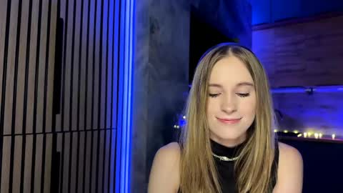Snapshot of amily_sunray chatting on 05/16/26, 03:55 Amily online show from 05/16/26, 03:55