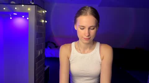 Snapshot of amily_sunray chatting on 07/19/26, 06:55 Amily online show from 07/19/26, 06:55