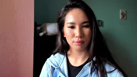 Amina online show from 09/30/25, 11:04