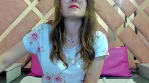 Snapshot of amira_xx2 chatting on 06/26/26, 01:04 amira xx2 online show from 06/26/26, 01:04