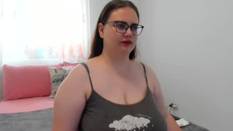 Snapshot of amiravyxen chatting on 06/19/26, 07:56 Amira Vyxen online show from 06/19/26, 07:56