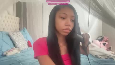 Snapshot of amirime chatting on 11/13/25, 05:23 Aulani 3 online show from 11/13/25, 05:23