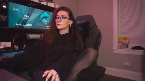 Snapshot of amirinsworld chatting on 10/20/25, 04:57 Am-er-in online show from 10/20/25, 04:57