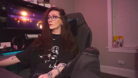 Snapshot of amirinsworld chatting on 10/24/25, 01:57 Am-er-in online show from 10/24/25, 01:57