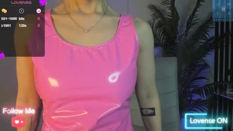 Snapshot of amiwong chatting on 01/11/25, 02:52 amiwong online show from 01/11/25, 02:52