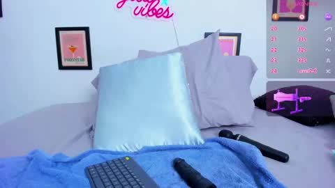 Snapshot of ammy_v chatting on 12/07/24, 03:52 Lu online show from 12/07/24, 03:52