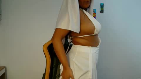 Snapshot of amonet_23 chatting on 10/16/25, 02:12 amonet 23 online show from 10/16/25, 02:12