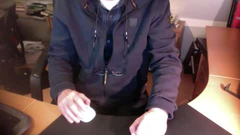 Snapshot of amor2200 chatting on 12/04/24, 07:01 Amor2200 online show from 12/04/24, 07:01