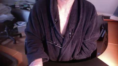 Snapshot of amor2200 chatting on 12/29/24, 12:45 Amor2200 online show from 12/29/24, 12:45