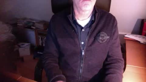 Snapshot of amor2200 chatting on 01/01/25, 02:20 Amor2200 online show from 01/01/25, 02:20