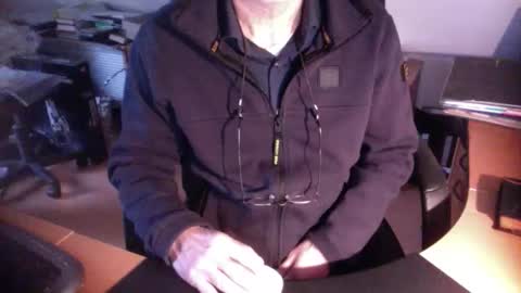 Snapshot of amor2200 chatting on 01/21/25, 08:19 Amor2200 online show from 01/21/25, 08:19