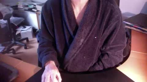 Snapshot of amor2200 chatting on 01/23/25, 08:04 Amor2200 online show from 01/23/25, 08:04