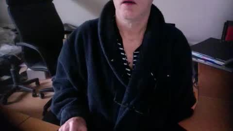 Snapshot of amor2200 chatting on 01/24/25, 10:00 Amor2200 online show from 01/24/25, 10:00