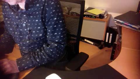 Snapshot of amor2200 chatting on 01/24/25, 08:32 Amor2200 online show from 01/24/25, 08:32