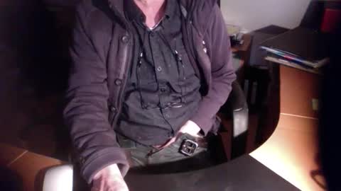 Snapshot of amor2200 chatting on 01/27/25, 04:43 Amor2200 online show from 01/27/25, 04:43