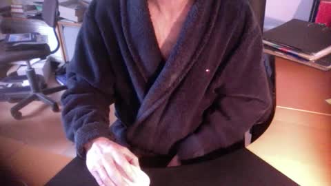 Snapshot of amor2200 chatting on 01/30/25, 08:32 Amor2200 online show from 01/30/25, 08:32