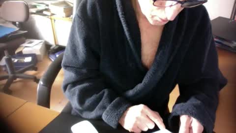 Snapshot of amor2200 chatting on 01/31/25, 08:54 Amor2200 online show from 01/31/25, 08:54