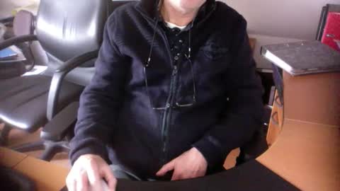 Snapshot of amor2200 chatting on 02/04/25, 10:00 Amor2200 online show from 02/04/25, 10:00