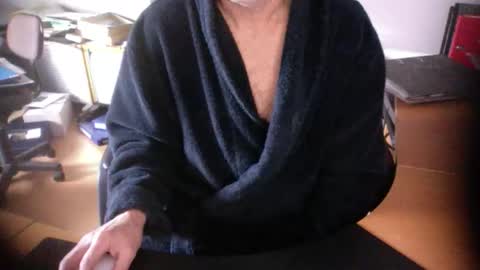 Snapshot of amor2200 chatting on 02/06/25, 08:29 Amor2200 online show from 02/06/25, 08:29