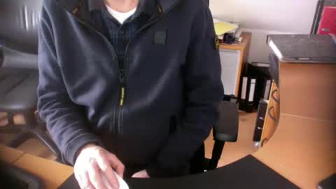 Snapshot of amor2200 chatting on 02/12/25, 10:03 Amor2200 online show from 02/12/25, 10:03