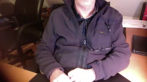 Snapshot of amor2200 chatting on 02/17/25, 06:37 Amor2200 online show from 02/17/25, 06:37