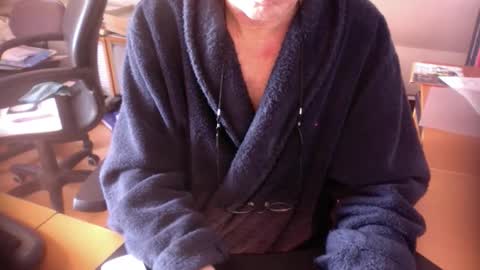 Snapshot of amor2200 chatting on 02/23/25, 12:27 Amor2200 online show from 02/23/25, 12:27