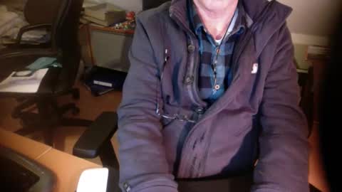 Snapshot of amor2200 chatting on 02/23/25, 07:28 Amor2200 online show from 02/23/25, 07:28