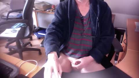 Snapshot of amor2200 chatting on 02/27/25, 01:07 Amor2200 online show from 02/27/25, 01:07