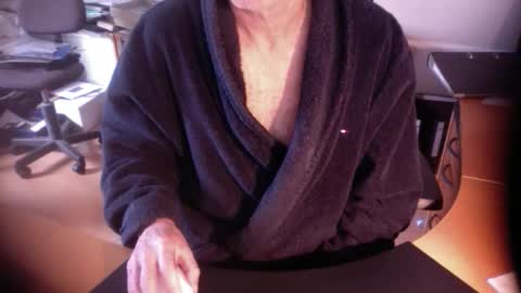 Snapshot of amor2200 chatting on 03/12/25, 08:19 Amor2200 online show from 03/12/25, 08:19