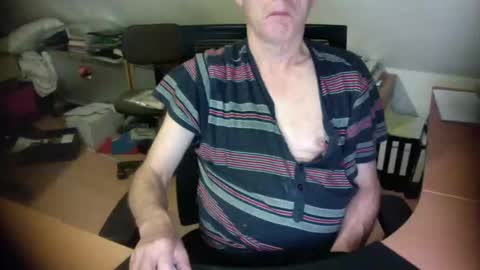 Snapshot of amor2200 chatting on 09/08/25, 10:09 Amor2200 online show from 09/08/25, 10:09