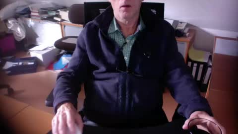 Snapshot of amor2200 chatting on 09/16/25, 08:37 Amor2200 online show from 09/16/25, 08:37