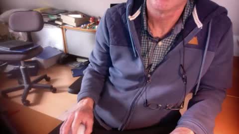 Snapshot of amor2200 chatting on 10/07/25, 08:11 Amor2200 online show from 10/07/25, 08:11