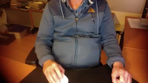 Snapshot of amor2200 chatting on 10/28/25, 06:54 Amor2200 online show from 10/28/25, 06:54