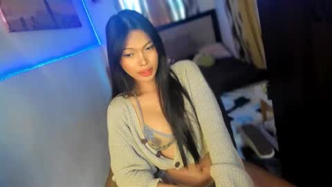 Snapshot of amor_prinsesa chatting on 12/15/24, 05:45 Prinsesa online show from 12/15/24, 05:45
