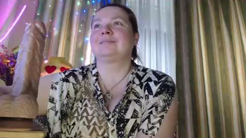 Snapshot of amorelara chatting on 06/10/26, 08:24 amorelara online show from 06/10/26, 08:24