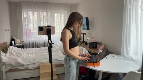 amorelle_ online show from 04/13/26, 07:58