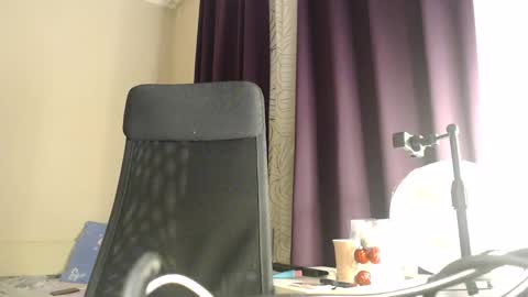 Snapshot of amoremeoww chatting on 12/30/24, 06:05 miss unforgettable online show from 12/30/24, 06:05